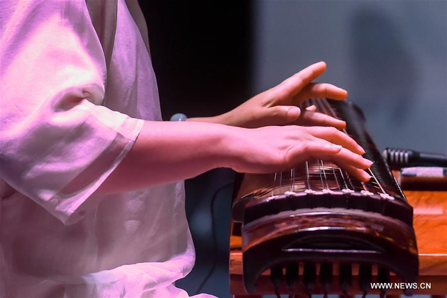 Musicians Wu Na and Huan Qing held the concert here on Saturday to show the charm of the traditional Chinese music with traditional musical instruments. Musicians Wu Na and Huan Qing held the concert here on Saturday to show the charm of the traditional Chinese music with traditional musical instruments.