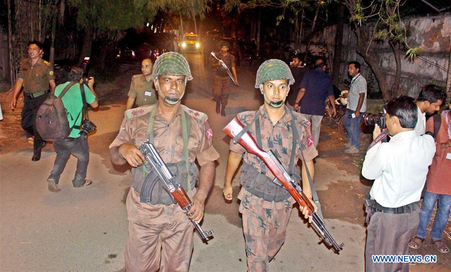 Security personnel stand guard near a restaurant attacked by gunmen in Dhaka, Bangladesh, July 2, 2016. 
