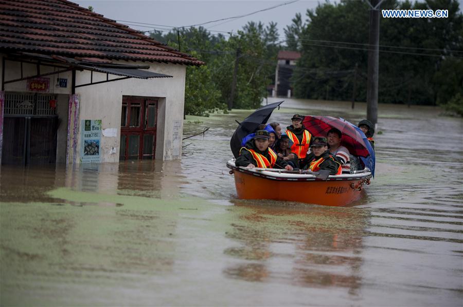 CHINA-WUHAN-FLOOD-DIKE BREACH-RESCUE (CN)