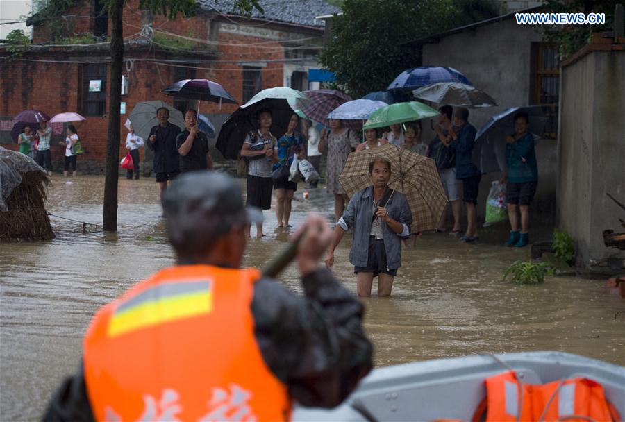 CHINA-WUHAN-FLOOD-DIKE BREACH-RESCUE (CN)