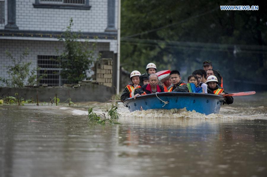 CHINA-WUHAN-FLOOD-DIKE BREACH-RESCUE (CN)