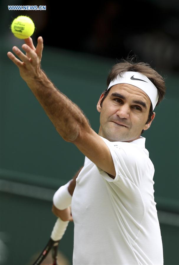 (SP)BRITAIN-LONDON-TENNIS-WIMBLEDON-FEDERER VS JOHNSON