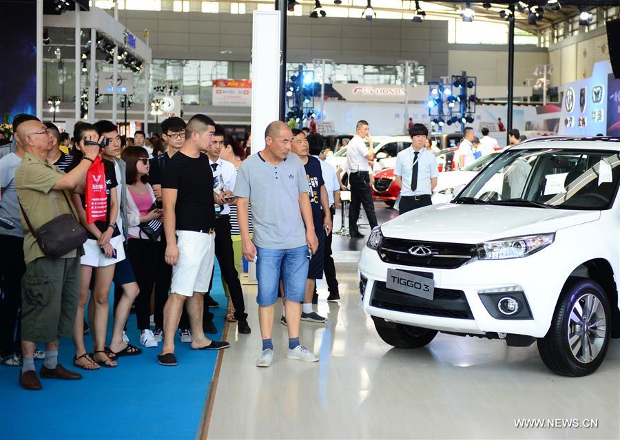 The auto exhibition, with the participation of some a thousand auto type, kicked off here Wednesday and will last until July 11.