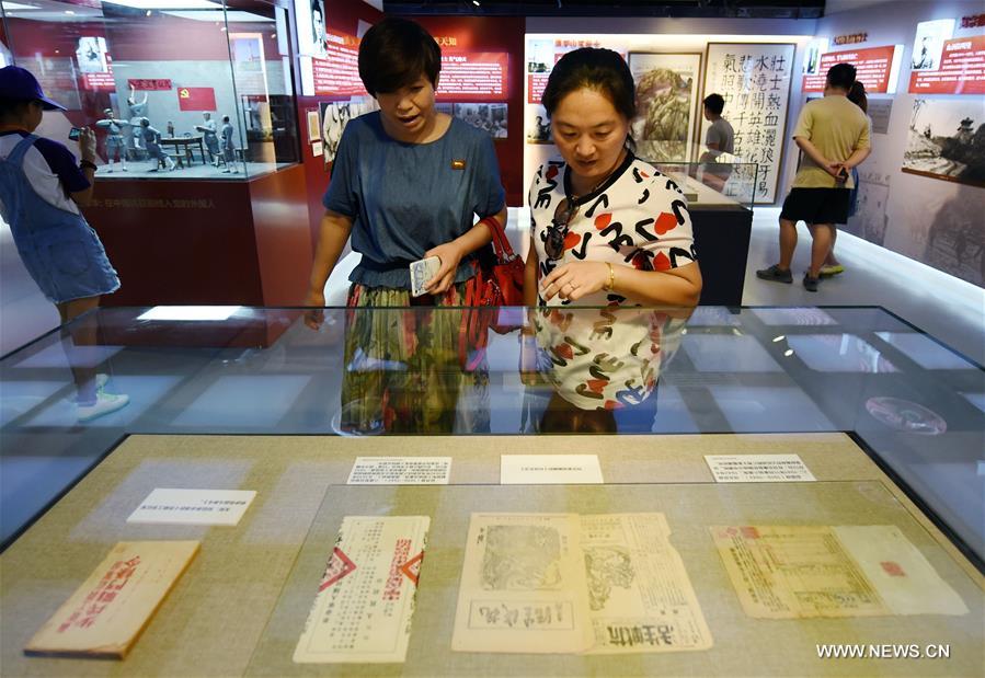 A total of 160 pictures and 99 relics were displayed during the exhibition on CPC members' heroism in the war. 