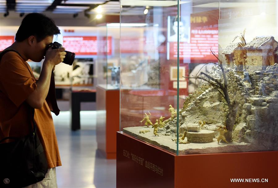 A total of 160 pictures and 99 relics were displayed during the exhibition on CPC members' heroism in the war. 
