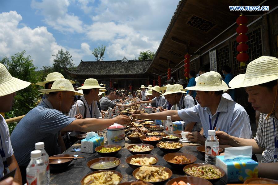 #CHINA-HUBEI-HELONG BANQUET (CN)