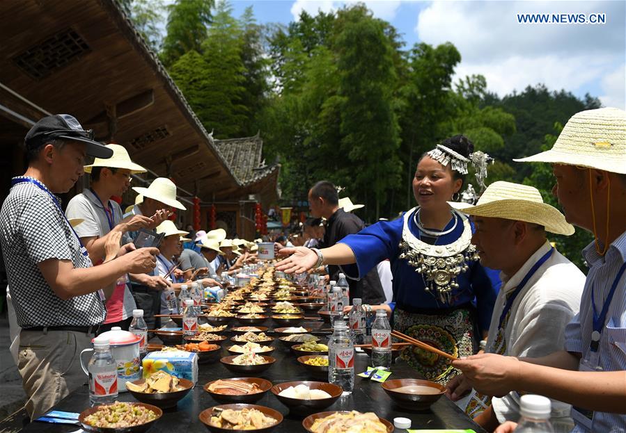 #CHINA-HUBEI-HELONG BANQUET (CN)