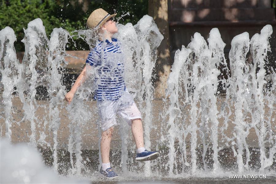 A boy cools himself down at a fountain in the summer heat in Budapest, Hungary, July 12, 2016. (Xinhua/Attila Volgyi) 