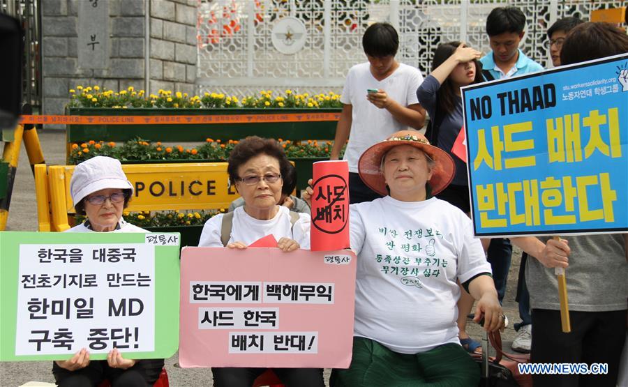 People attend a rally to protest against deploying the U.S. missile defense system, called Terminal High Altitude Area Defense (THAAD), in front of the defense ministry in Seoul, South Korea, July 13, 2016. 