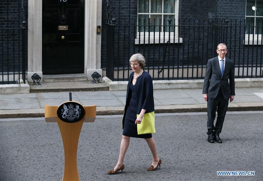 Britain's new Prime Minister Theresa May(L) and her husband pose for photos in front of 10 Downing Street in London, Britain on July 13, 2016. Britain's new Prime Minister Theresa May(L) and her husband pose for photos in front of 10 Downing Street in London, Britain on July 13, 2016.