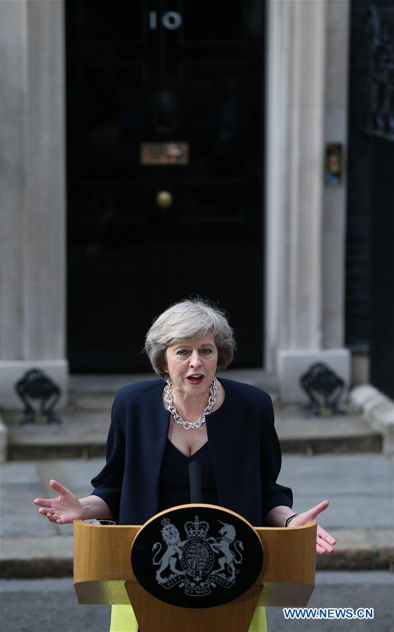 Britain's new Prime Minister Theresa May(L) and her husband pose for photos in front of 10 Downing Street in London, Britain on July 13, 2016. Britain's new Prime Minister Theresa May(L) and her husband pose for photos in front of 10 Downing Street in London, Britain on July 13, 2016.