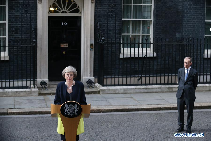 Britain's new Prime Minister Theresa May(L) and her husband pose for photos in front of 10 Downing Street in London, Britain on July 13, 2016. Britain's new Prime Minister Theresa May(L) and her husband pose for photos in front of 10 Downing Street in London, Britain on July 13, 2016.