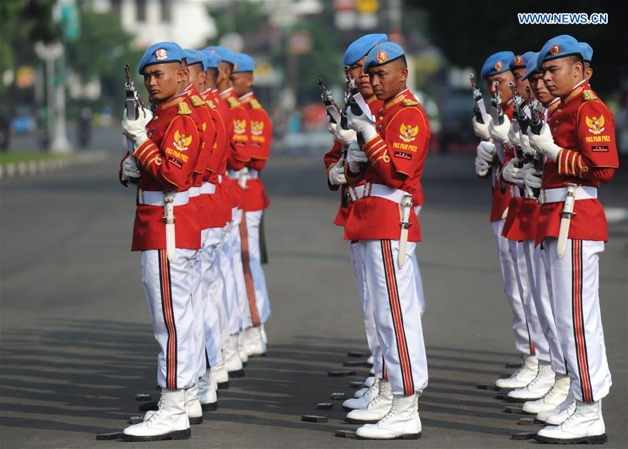 Soldiers of the Indonesian Guard of Honor perform during a show to the public in front of the Presidential Palace in Jakarta, Indonesia, July 17, 2016. Soldiers of the Indonesian Guard of Honor perform during a show to the public in front of the Presidential Palace in Jakarta, Indonesia, July 17, 2016.