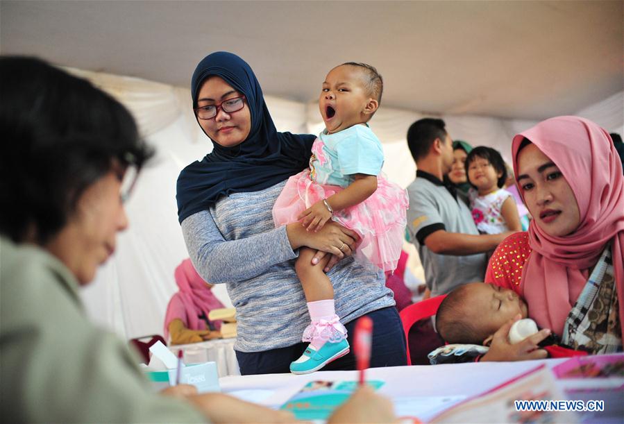 An Indonesian child gets vaccinated at a health center in Jakarta, Indonesia, July 18, 2016.