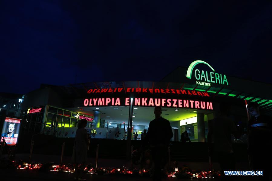 GERMANY-MUNICH-SHOOTOUT-MOURNING
