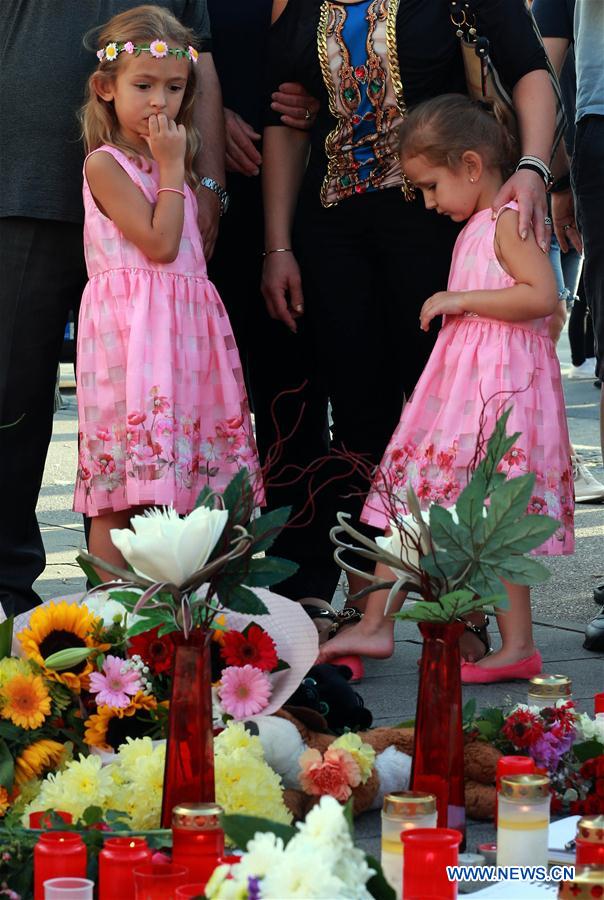 GERMANY-MUNICH-SHOOTOUT-MOURNING