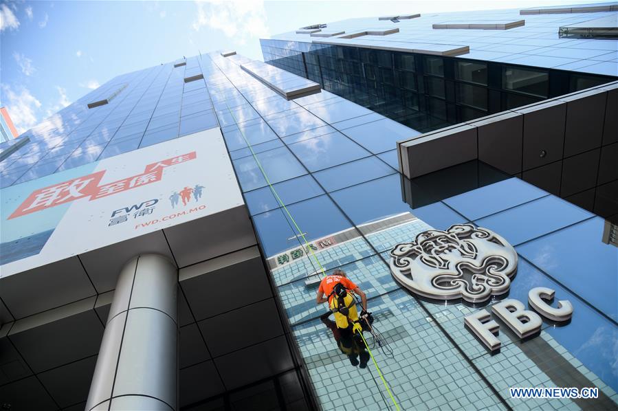French urban climber Alain Robert dubbed Spiderman, scales the Fortuna Business Center in Macao, south China, July 26, 2016. French urban climber Alain Robert dubbed Spiderman, scales the Fortuna Business Center in Macao, south China, July 26, 2016.