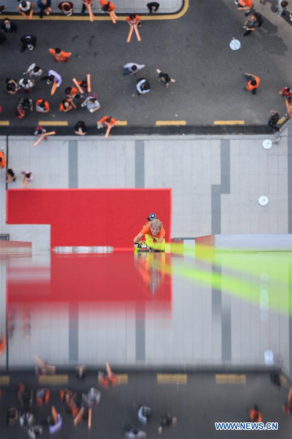 French urban climber Alain Robert dubbed Spiderman, scales the Fortuna Business Center in Macao, south China, July 26, 2016. French urban climber Alain Robert dubbed Spiderman, scales the Fortuna Business Center in Macao, south China, July 26, 2016.