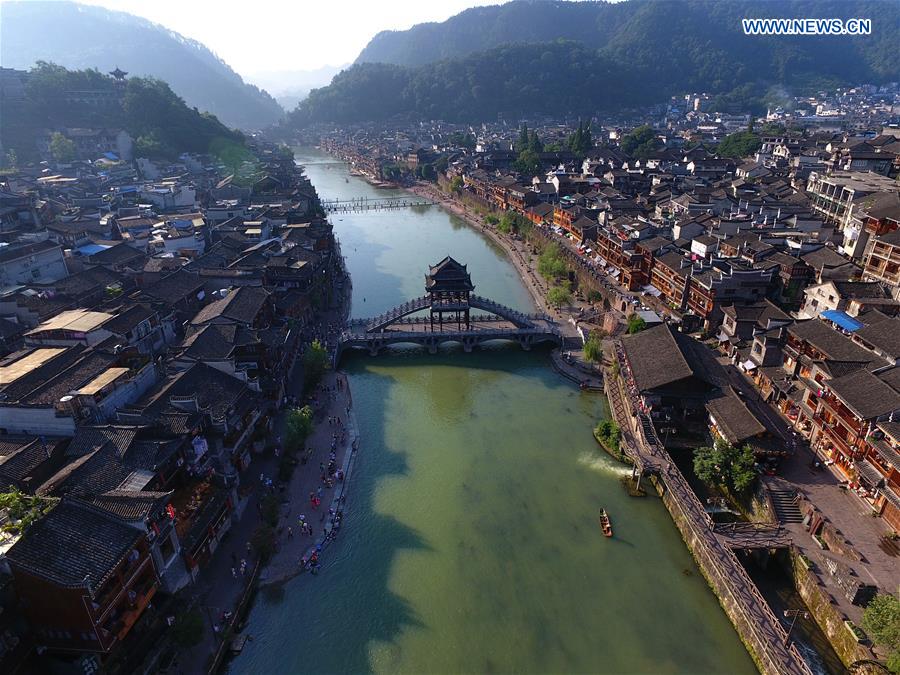 CHINA-HUNAN-FENGHUANG OLD TOWN-SCENERY (CN)
