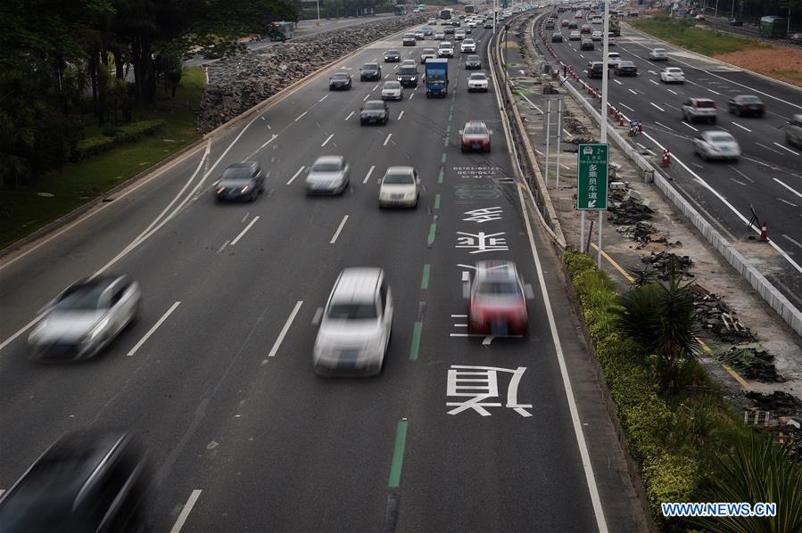 CHINA-SHENZHEN-TRAFFIC-HOV LANE (CN)
