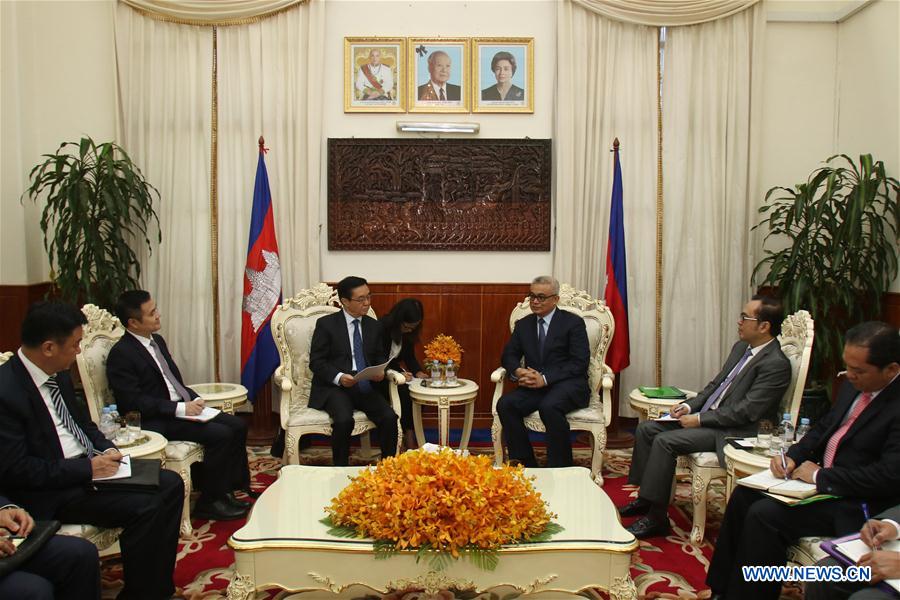 CAMBODIA-PHNOM PENH-FINANCE MINISTER-CHINA-COMMERCE MINISTER-MEETING