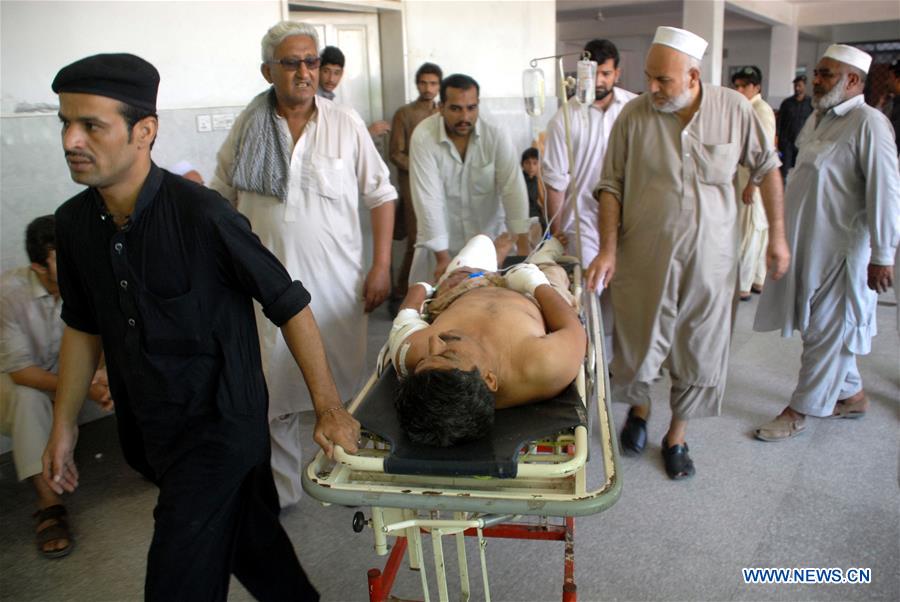 People transfer an injured man to a hospital in northwest Pakistan's Peshawar, Aug. 3, 2016. People transfer an injured man to a hospital in northwest Pakistan's Peshawar, Aug. 3, 2016.