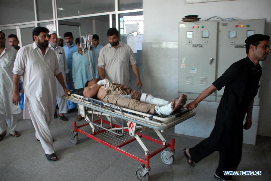 People transfer an injured man to a hospital in northwest Pakistan's Peshawar, Aug. 3, 2016. People transfer an injured man to a hospital in northwest Pakistan's Peshawar, Aug. 3, 2016.