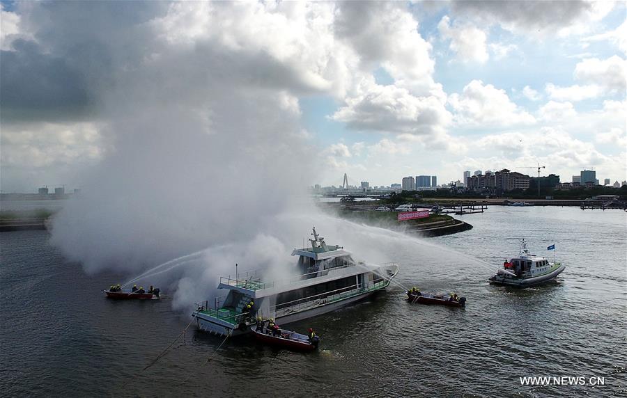 A total of 110 fire-fighters took part in the drill with 19 steamboats and a speed boat.