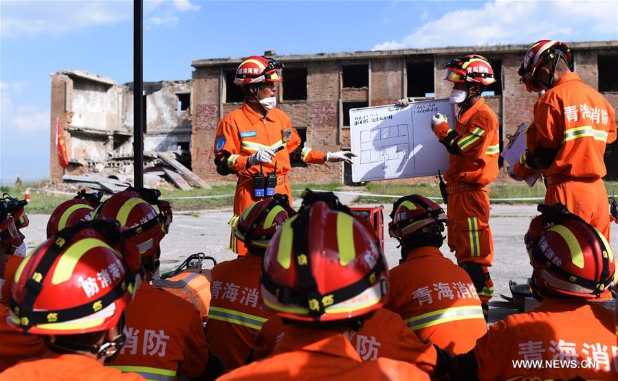 More than 400 firemen from Qinghai, Gansu and Shaanxi provinces, and Ningxia Hui Autonomous Region, Xinjiang Uygur Autonomous Region and Tibet Autonomous Region took part in the four-day quake rescue drill starting on Sunday.
