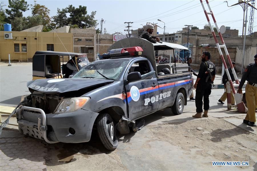 Pakistani soldiers and journalists gather at the blast site in southwest Pakistan's Quetta, Aug. 11, 2016. Pakistani soldiers and journalists gather at the blast site in southwest Pakistan's Quetta, Aug. 11, 2016.