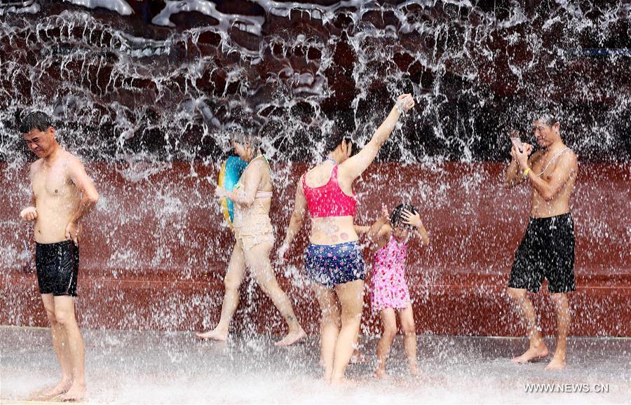 Local residents have a good time in an aqua park amid hot weather in Luzhou, southwest China's Sichuan Province, Aug. 13, 2016. 