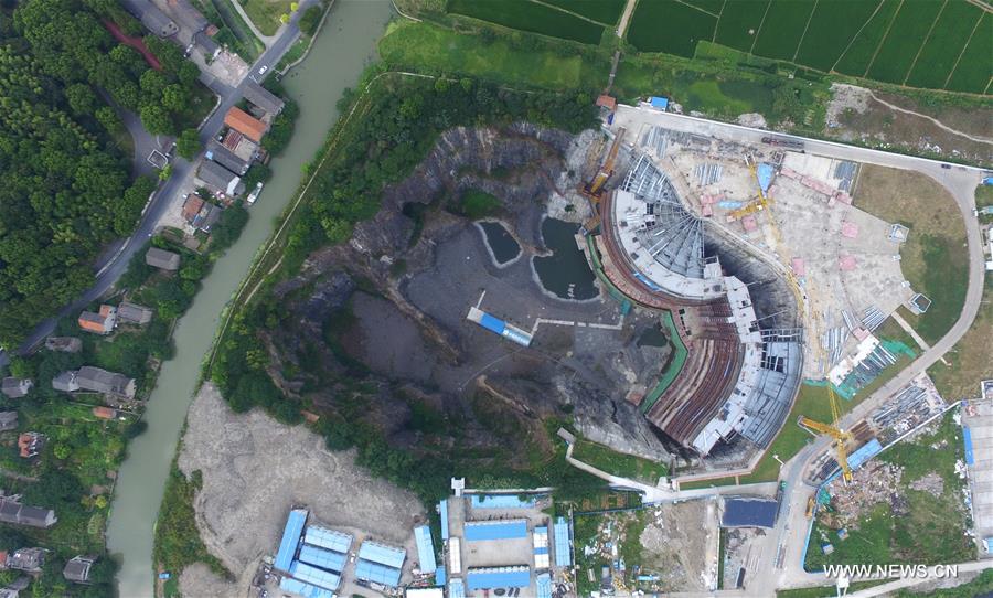 Estimated to be finished in 2017, the hotel will have 370 guest rooms in its two underwater storeys, 17 underground storeys and two above ground storeys. Estimated to be finished in 2017, the hotel will have 370 guest rooms in its two underwater storeys, 17 underground storeys and two above ground storeys.