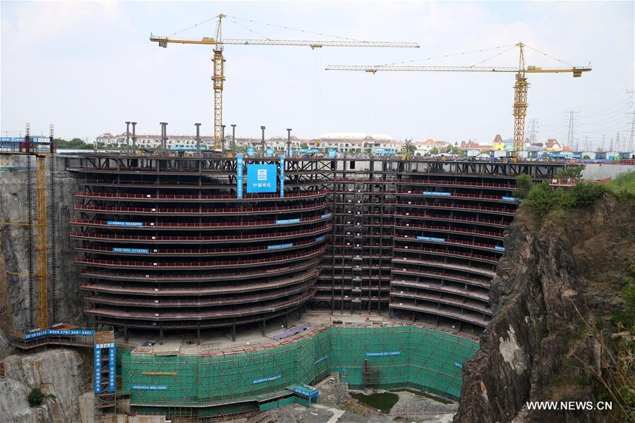 Estimated to be finished in 2017, the hotel will have 370 guest rooms in its two underwater storeys, 17 underground storeys and two above ground storeys. Estimated to be finished in 2017, the hotel will have 370 guest rooms in its two underwater storeys, 17 underground storeys and two above ground storeys.