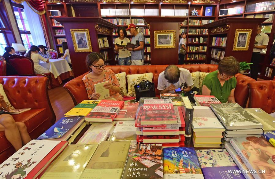 Goethe Bookstore, a 24-hour bookstore featuring books of social science, original books of German, French, and English, vinyl records, exotic gifts, art performances and reading clubs, opened Thursday in an ancient building at Zhongshan Square in Shenyang. 