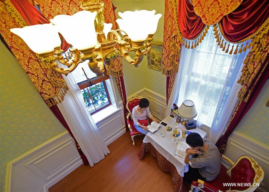 Goethe Bookstore, a 24-hour bookstore featuring books of social science, original books of German, French, and English, vinyl records, exotic gifts, art performances and reading clubs, opened Thursday in an ancient building at Zhongshan Square in Shenyang. 