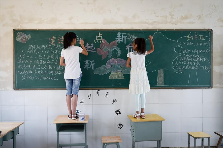 CHINA-ANHUI-XUANCHENG-FLOOD-SCHOOL-REPAIR (CN)