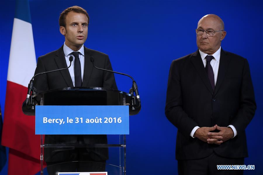 FRANCE-PARIS-ECONOMY MINISTER-HANDOVER