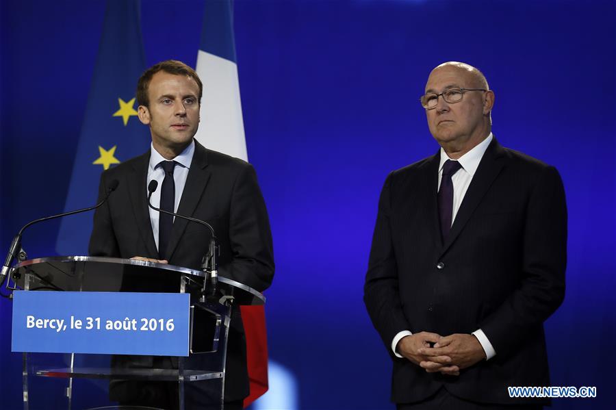 FRANCE-PARIS-ECONOMY MINISTER-HANDOVER