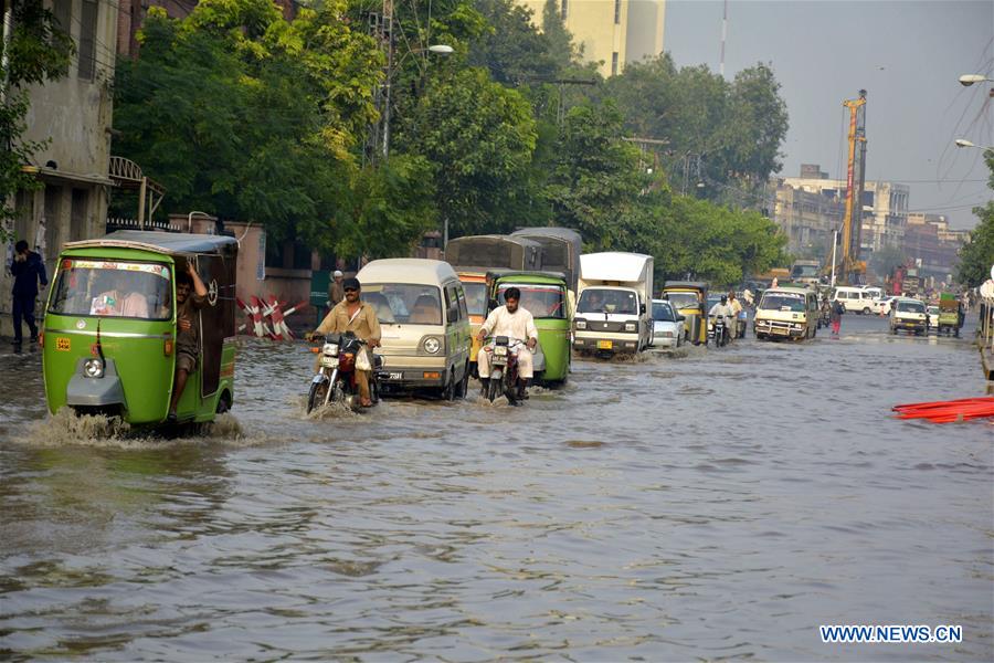 PAKISTAN-LAHORE-HEAVY RAIN