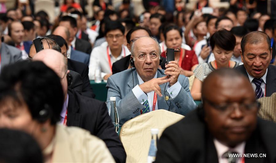 Photo taken on Sept.6, 2016 shows participants listening during the opening ceremony of Xi'an Silk Road Business Summit in Xi'an, northwest China's Shaanxi Province.