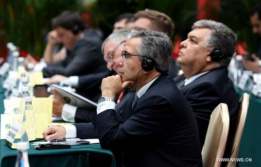 Photo taken on Sept.6, 2016 shows participants listening during the opening ceremony of Xi'an Silk Road Business Summit in Xi'an, northwest China's Shaanxi Province.