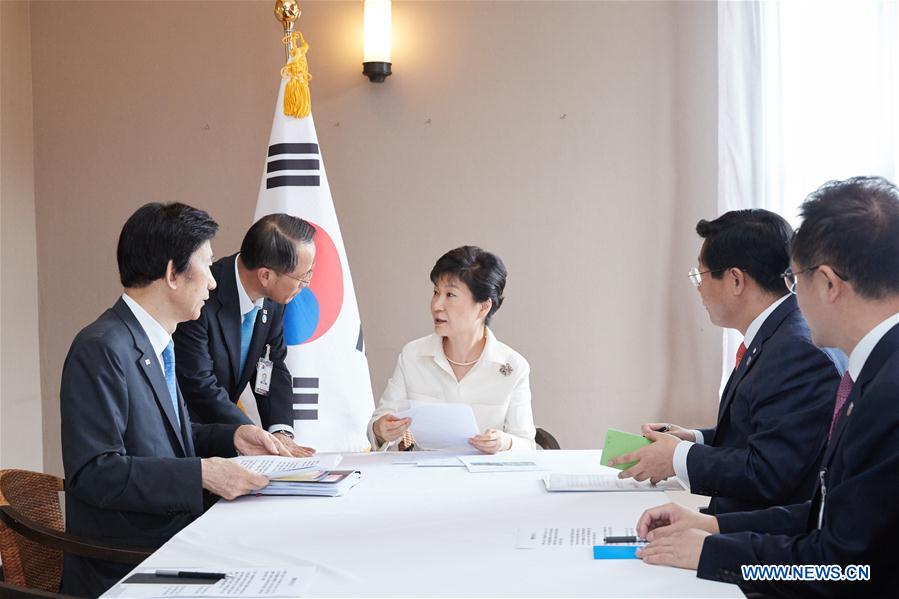 LAOS-VIENTIANE-PARK GEUN-HYE-MEETING
