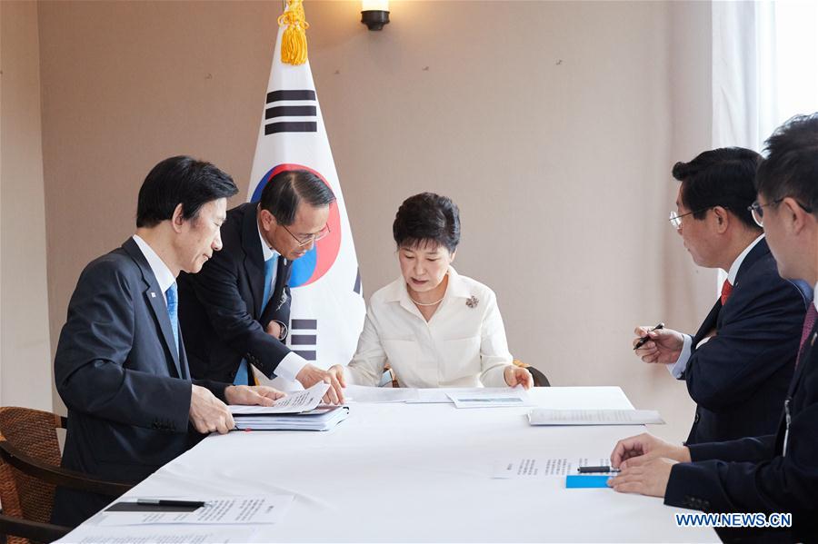LAOS-VIENTIANE-PARK GEUN-HYE-MEETING