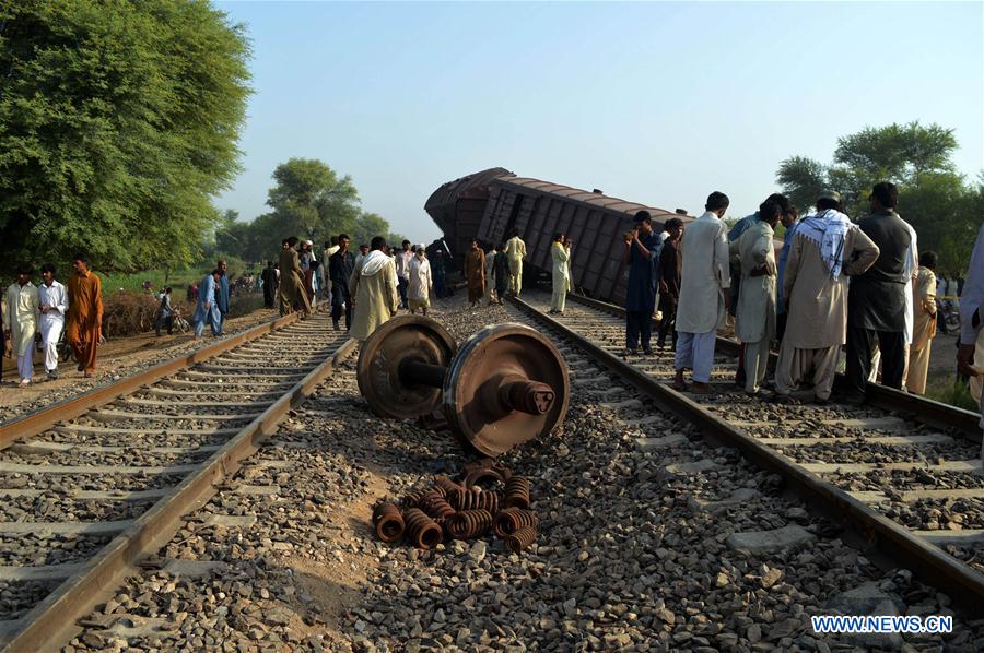 PAKISTAN-MULTAN-TRAIN-ACCIDENT