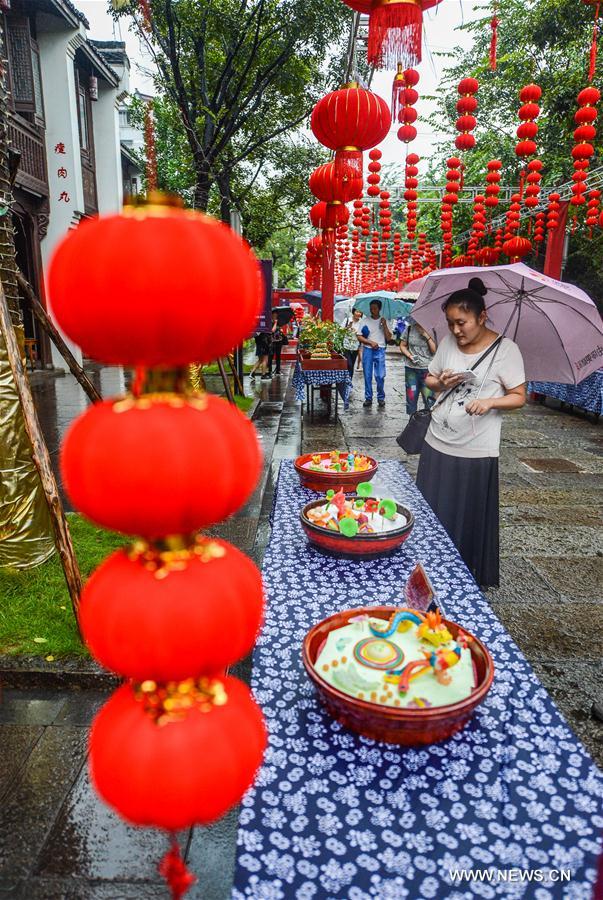CHINA-HANGZHOU-MID-AUTUMN FESTIVAL-CUSTOM (CN)