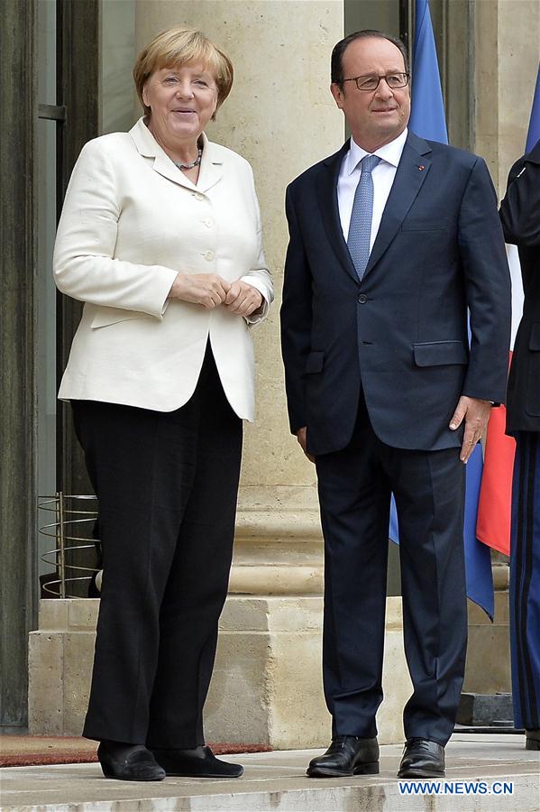 FRANCE-PARIS-HOLLANDE-MERKEL-MEETING
