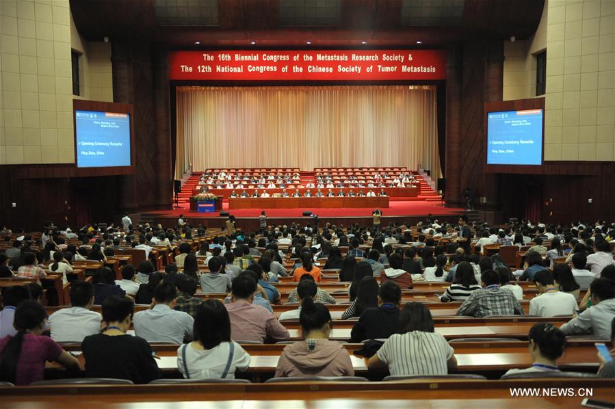 Participants attend the 16th Biennial Congress of the Metastasis Research Society and the 12th National Congress of the Chinese Society of Tumor Metastasis in Chengdu, capital of southwest China's Sichuan Province, Sept. 18, 2016. (Xinhua/Jinma Mengni) 
