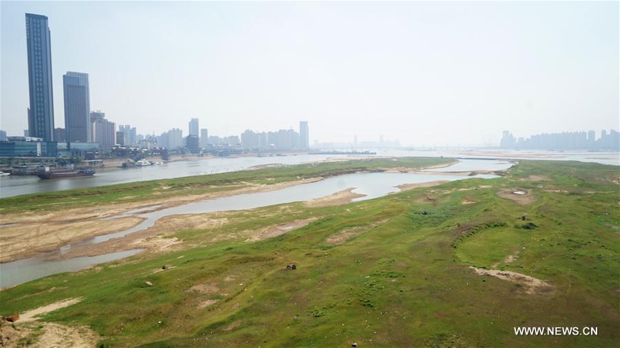 The Jiangxi Hydrographic Office on Sept. 21 issued a yellow alert for a water shortage of the Ganjiang River, as a result of less water supply from the upstream