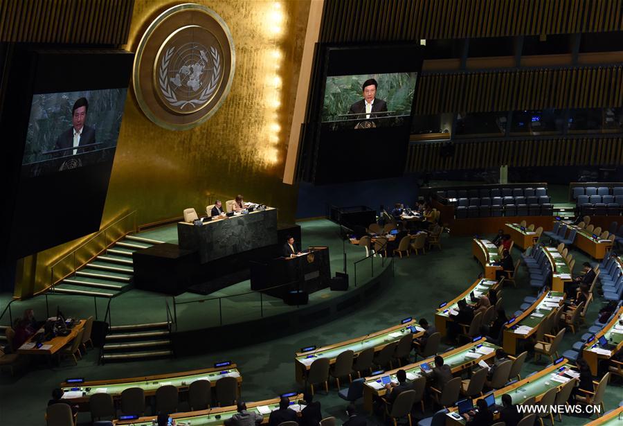 Vietnamese Deputy Prime Minister Pham Binh Minh addresses the general debate during the 71st annual session of the United Nations General Assembly at the UN headquarters in New York, on Sept. 24, 2016. (Xinhua/Yin Bogu) 