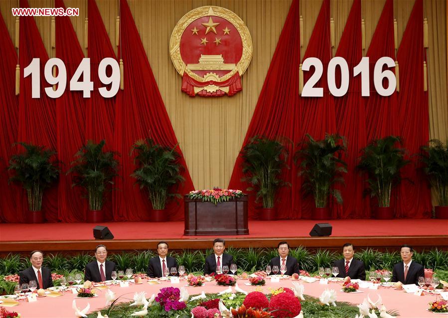 Chinese President Xi Jinping (C), Premier Li Keqiang (3rd L), and senior leaders Zhang Dejiang (3rd R), Yu Zhengsheng (2nd L), Liu Yunshan (2nd R), Wang Qishan (1st L) and Zhang Gaoli (1st R) attend a reception held by the State Council to celebrate the 67th anniversary of the founding of the People's Republic of China, in Beijing, capital of China, Sept. 30, 2016. (Xinhua/Ju Peng) 